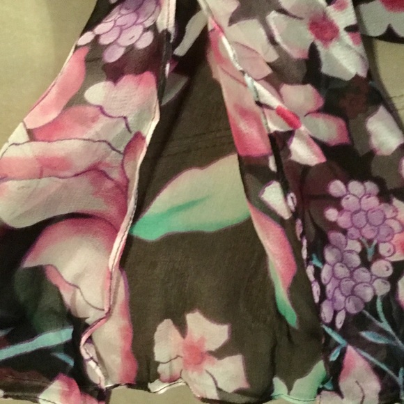NWT❣️ Gorgeous Silk Floral V Neck Keyhole Side Zip Fitted Top ICE Pink Black - Picture 7 of 9
